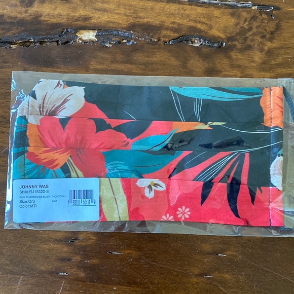 Johnny Was Silk Charmeuse Mask - Picture 1 of 2